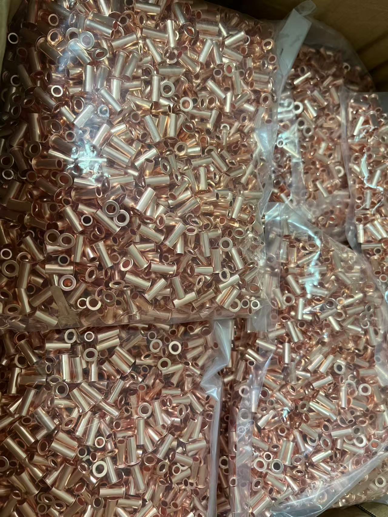 Nuote Metals versendet Kupferrohrniete DIN 7340 A nach Ungarn – kleine Charge, volle Präzision